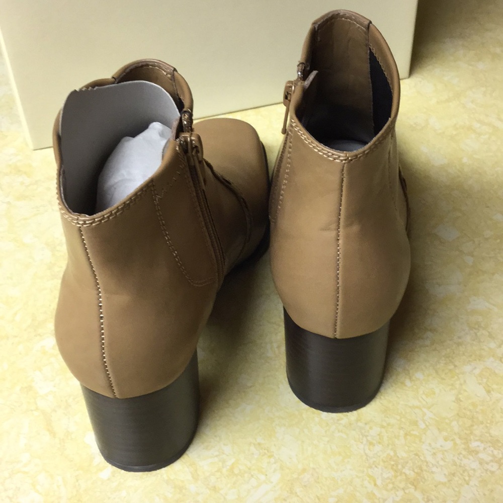 St John’s Bay Gigi Camel Ankle Boots w 2 “ Heel - Picture 4 of 8